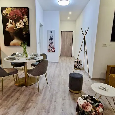 Cozy W Free Parking Appartement