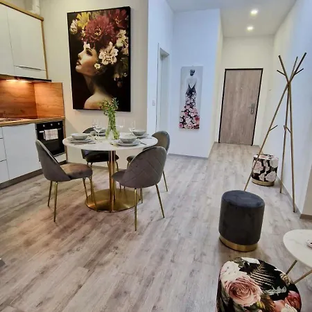 Cozy W Free Parking Appartement *